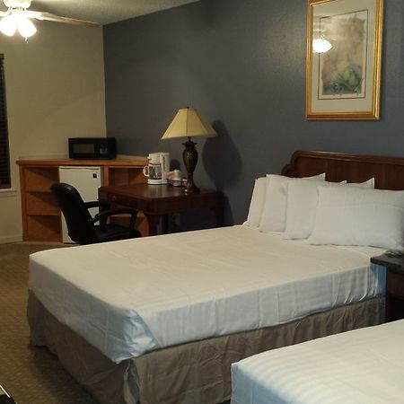 Four Horseman Travel Lodge Pilot Point Exterior photo